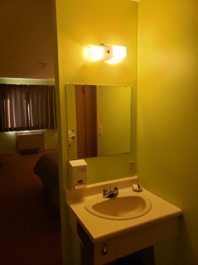 Estevan Tower Inn מראה חיצוני תמונה