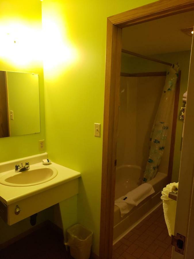 Estevan Tower Inn מראה חיצוני תמונה