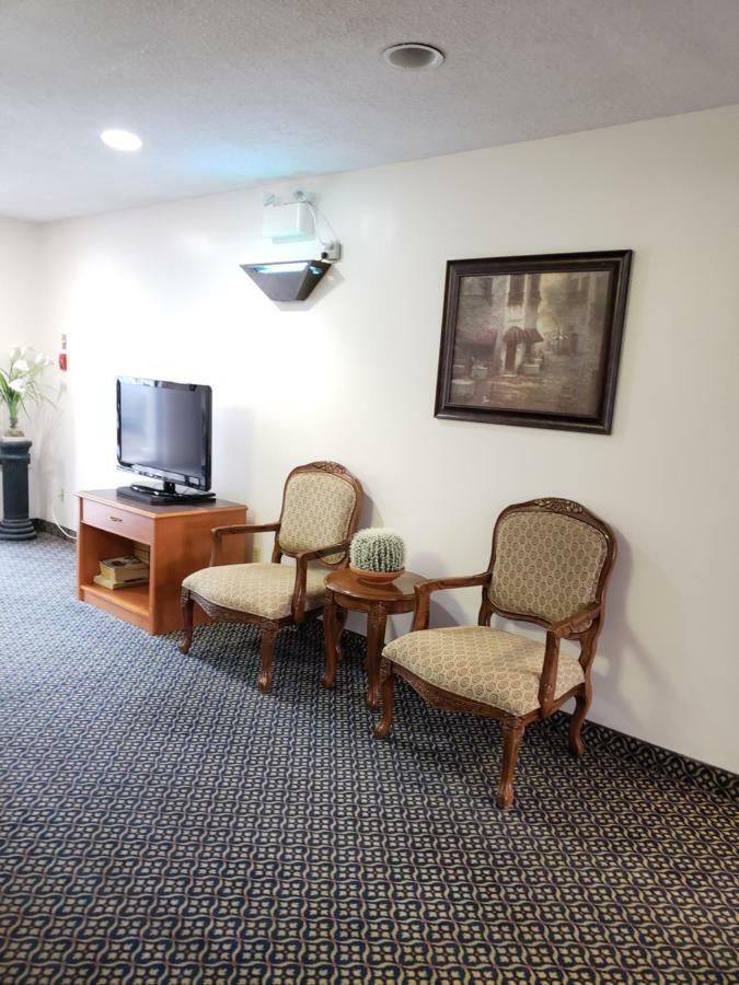 Estevan Tower Inn מראה חיצוני תמונה