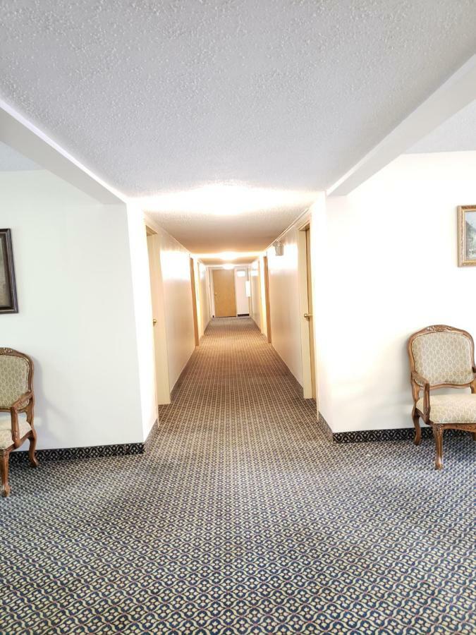 Estevan Tower Inn מראה חיצוני תמונה