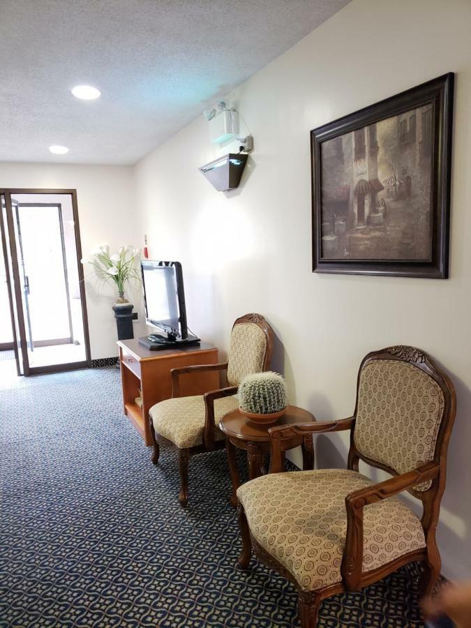 Estevan Tower Inn מראה חיצוני תמונה