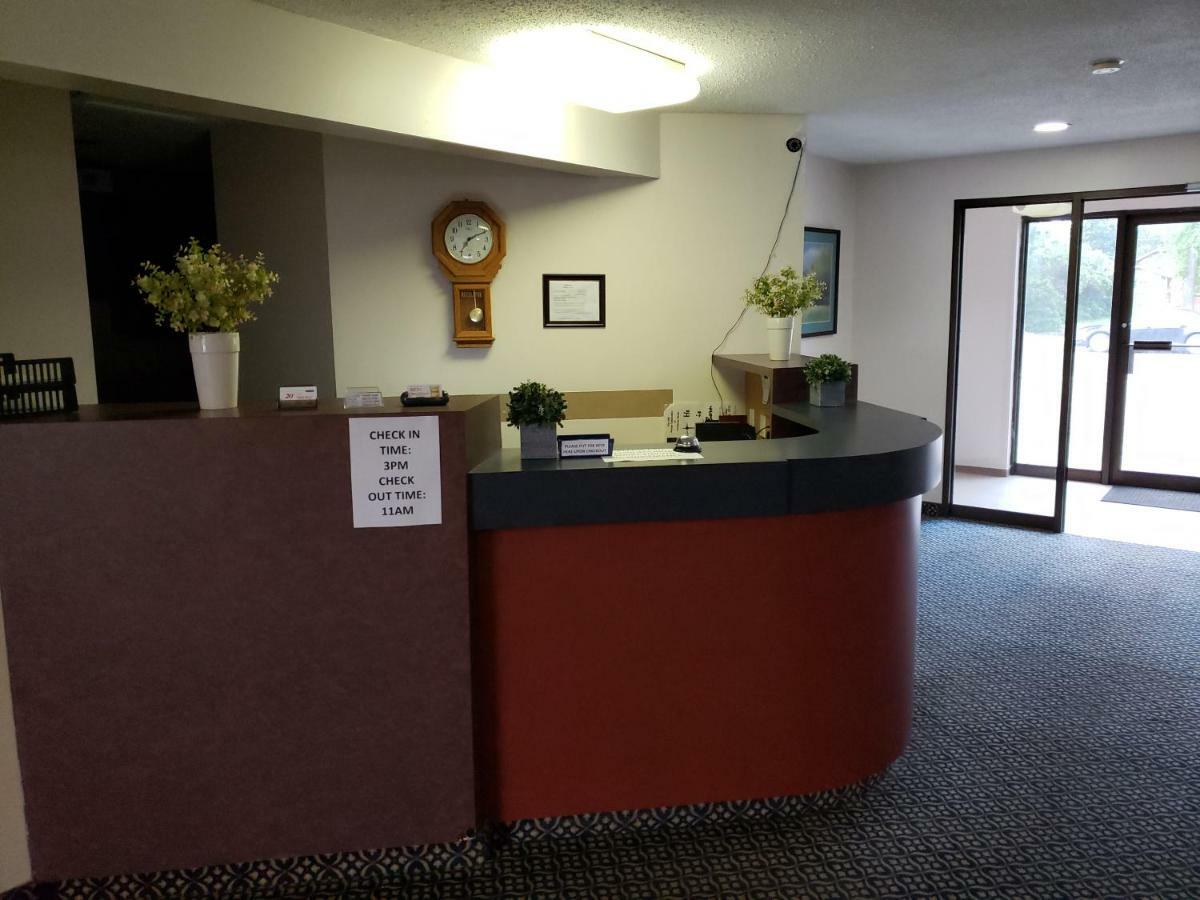 Estevan Tower Inn מראה חיצוני תמונה