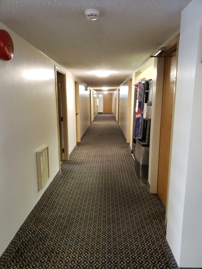 Estevan Tower Inn מראה חיצוני תמונה